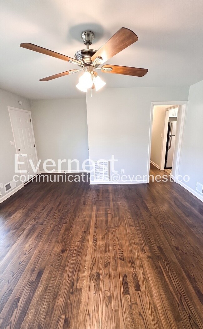 Building Photo - 735 Hillcrest Dr