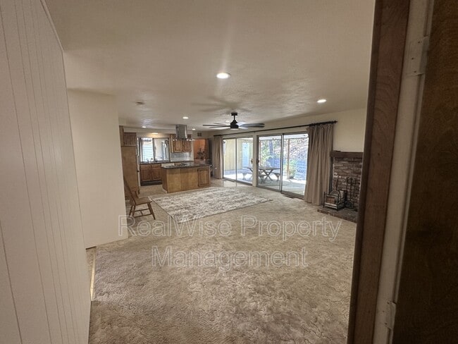 Primary Photo - 321 Larkin Rd