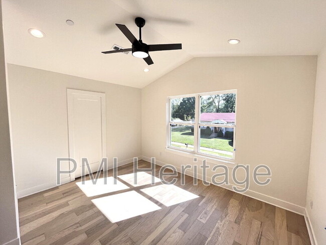 Building Photo - 604 N 6th St