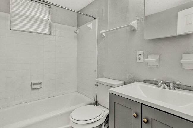 Building Photo - 5634 Astor Pl
