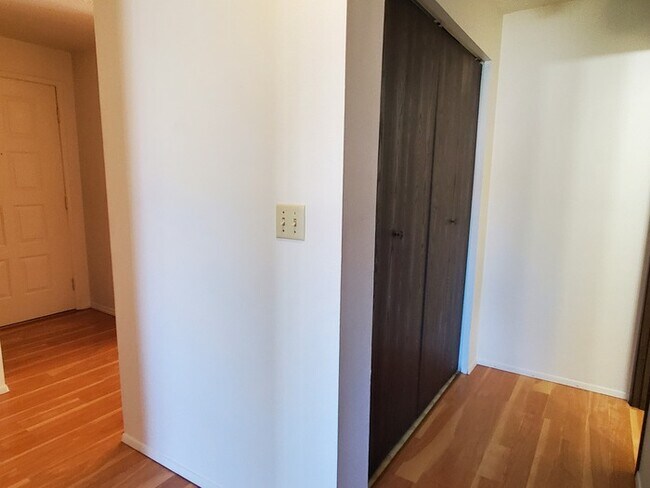 Building Photo - 1629 Maple Ln