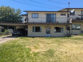 Building Photo - 2 Bedroom Pet-friendly Clarkston Apartment...