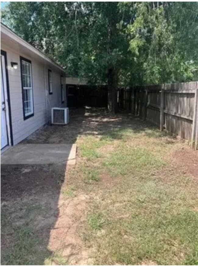 Building Photo - 208 Summerset Ct