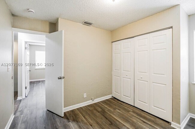 Building Photo - 1220 NW 89th Dr