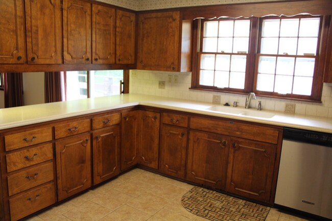 Building Photo - 103 Terrace Ct