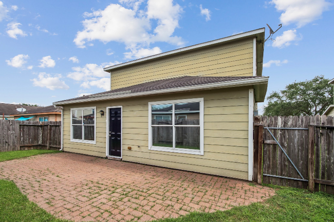 Building Photo - 8210 Radial Ct