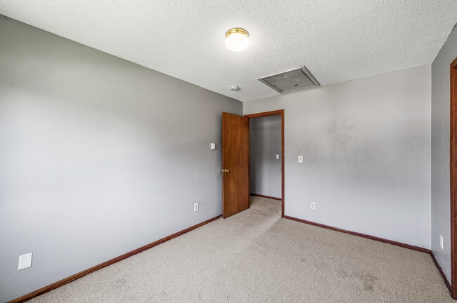 Building Photo - 306 N 23rd Ave