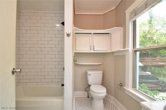 Building Photo - 232 Chagrin Blvd