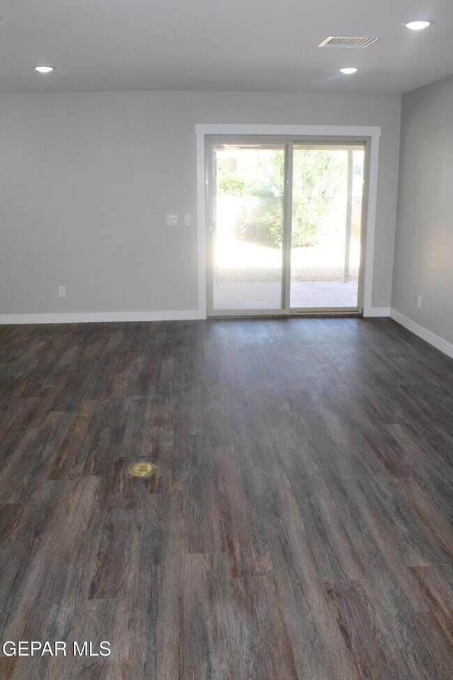 Building Photo - 3133 Fierro Dr