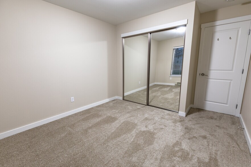 Building Photo - 12300 Harbour Pointe Blvd