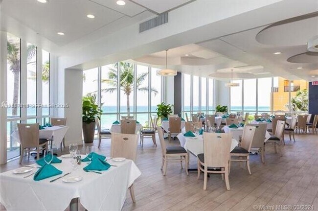 Building Photo - 16400 Collins Ave