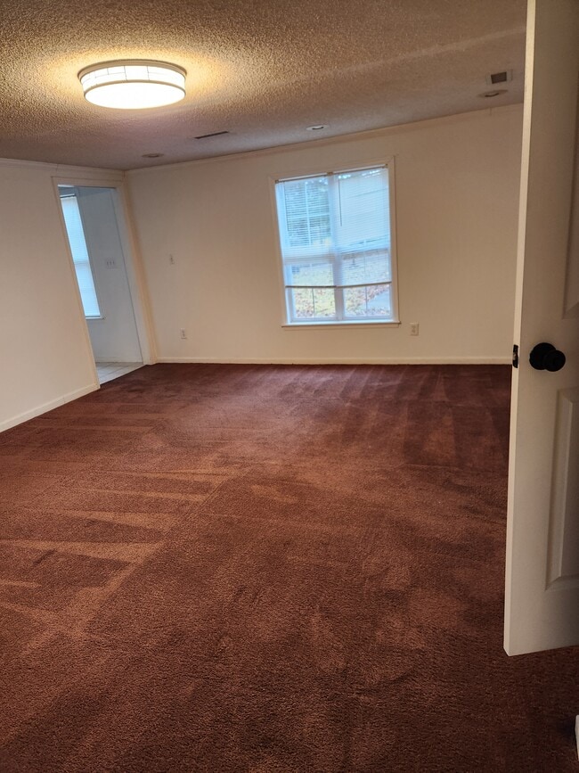 Building Photo - 2000 Oxnard Rd