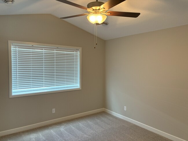Building Photo - 353 Karen Ln