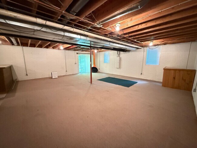 Building Photo - 7366 Surrey Dr