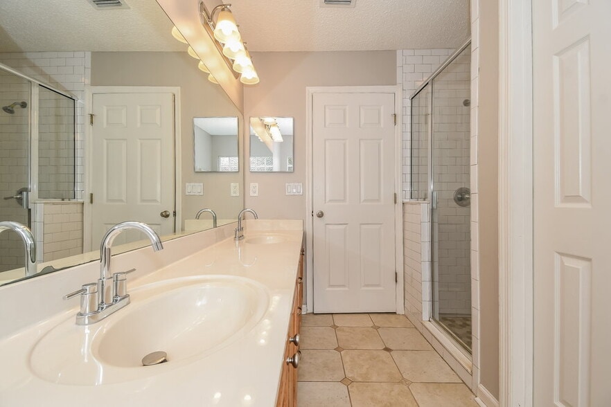 Building Photo - 2621 Fernleaf Dr
