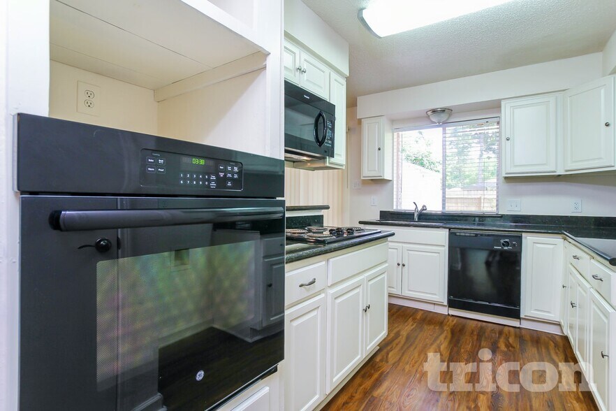 Building Photo - 4926 Algernon Dr