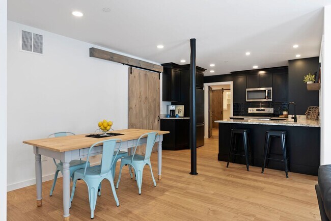 Building Photo - 179 Butternut St