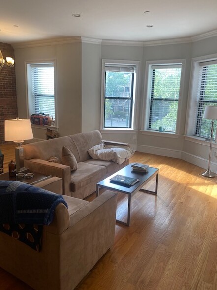 Building Photo - 1089 Beacon St