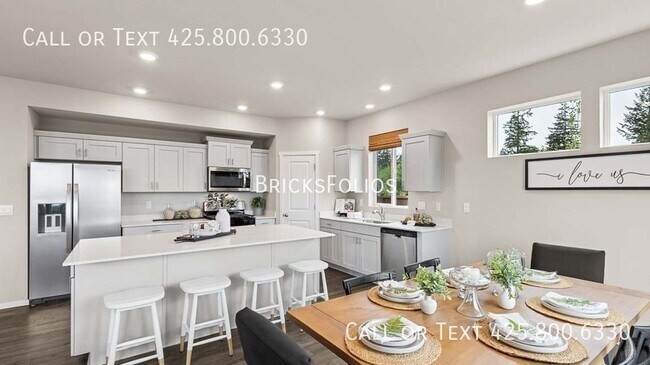 Building Photo - 4004 Hyde Lp NE