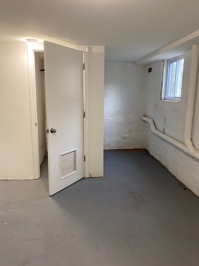 Building Photo - 48 Entwistle Ave