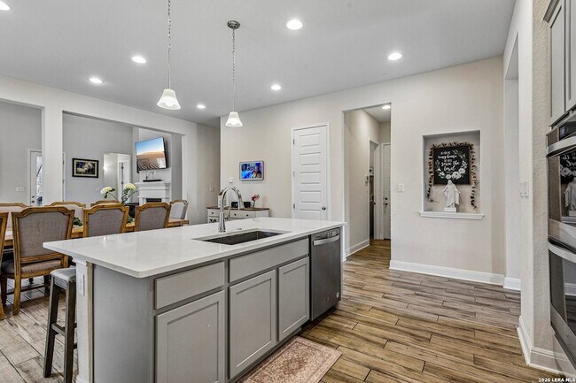 Building Photo - 1136 Aidenbaum