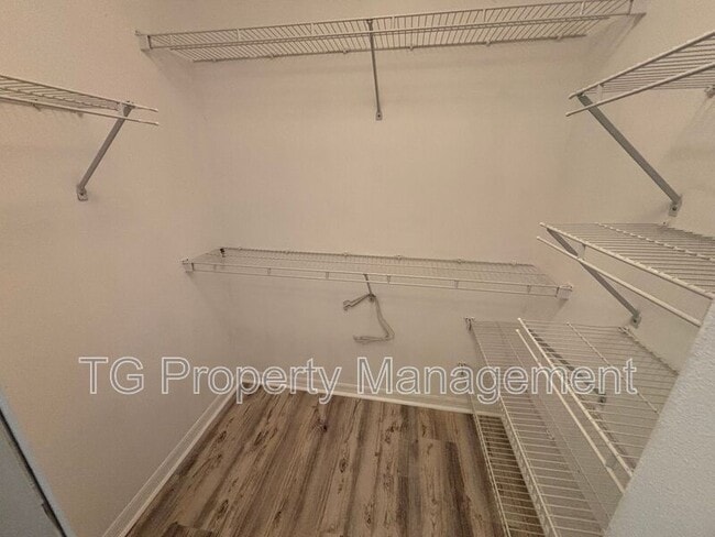 Building Photo - 20 Clarendon Ct N