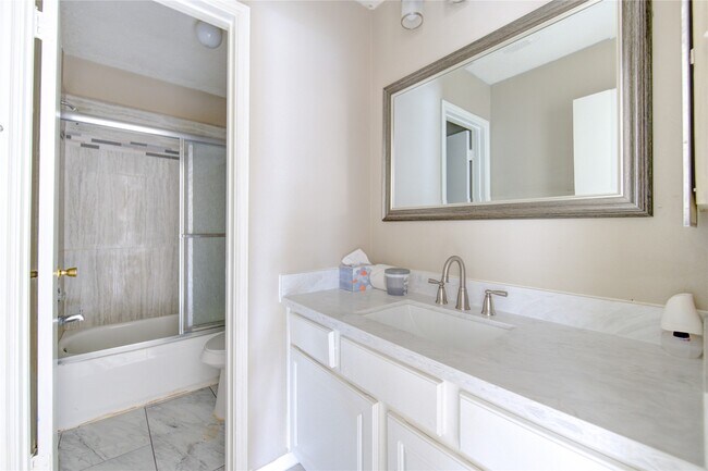 Building Photo - 1411 Township Ct