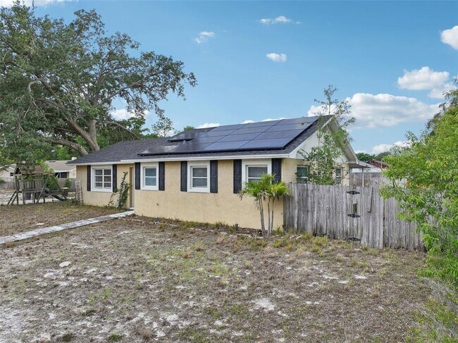 Building Photo - 503 Holt Cir