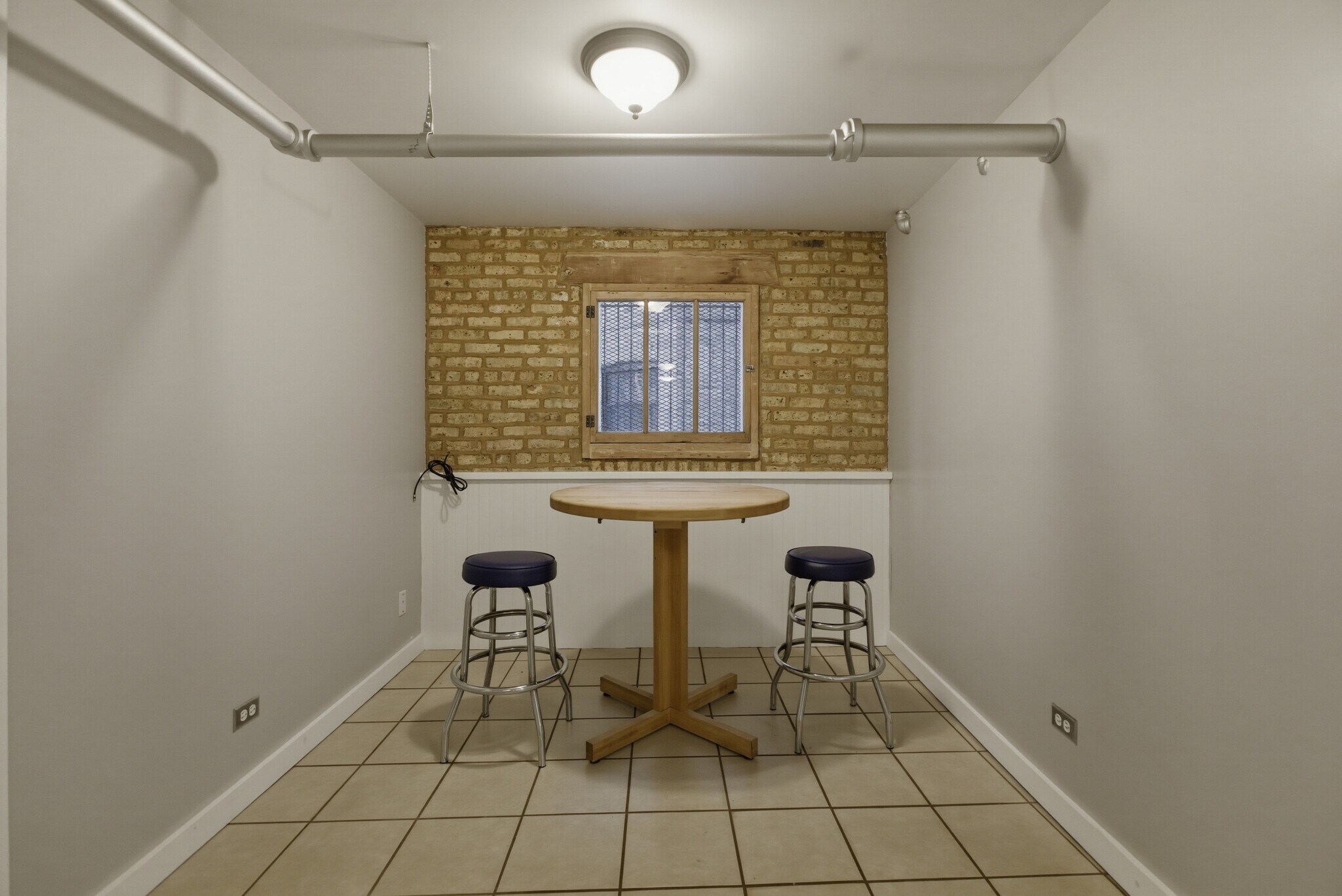 Building Photo - 6645 N Greenview Ave