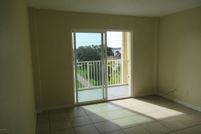 Building Photo - 732 N Halifax Ave