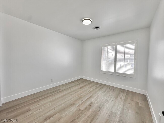 Building Photo - 401 Holcomb