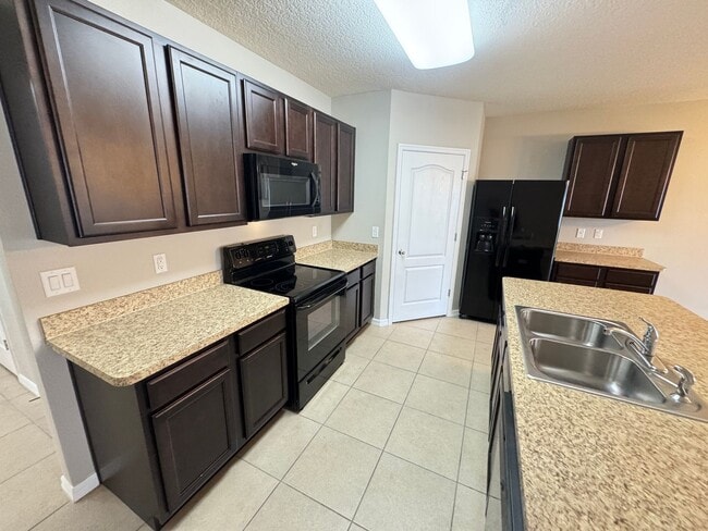 Building Photo - Beautiful 4 Bedroom 2 Bathroom Home in Bartow!