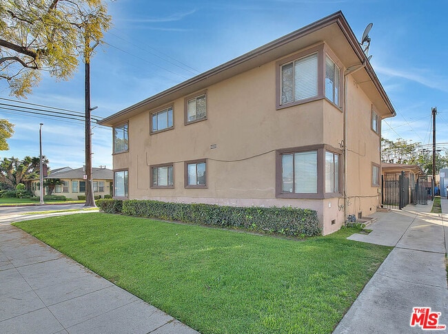 Building Photo - 3701 Coliseum St