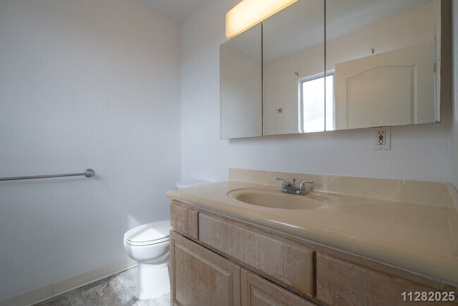 Building Photo - $3650.00 | 4bd/1.5ba Duplex in Pacific Palisades Pearl City