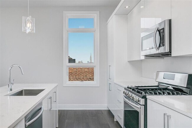 Building Photo - 119 Peter St