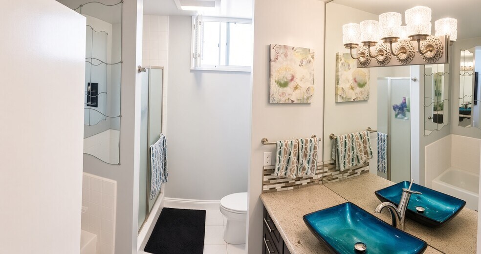 Master Bathroom - 10671 Holman Ave