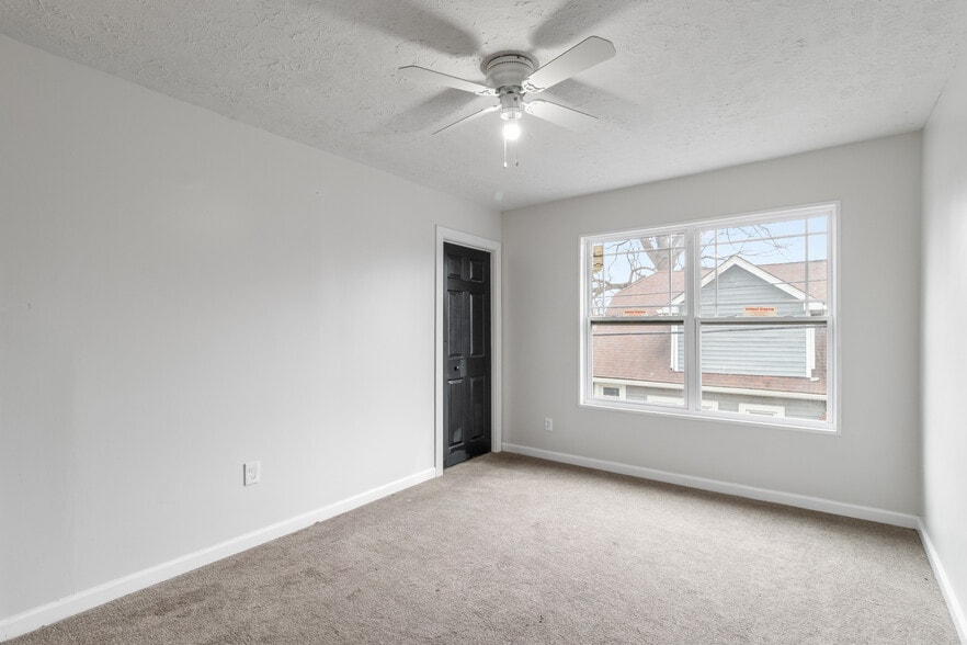 Building Photo - 3312 E 9th St