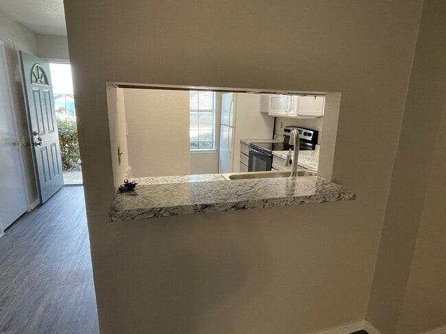 Building Photo - 3 BEDROOM 2 BATH CONDO BY UNT