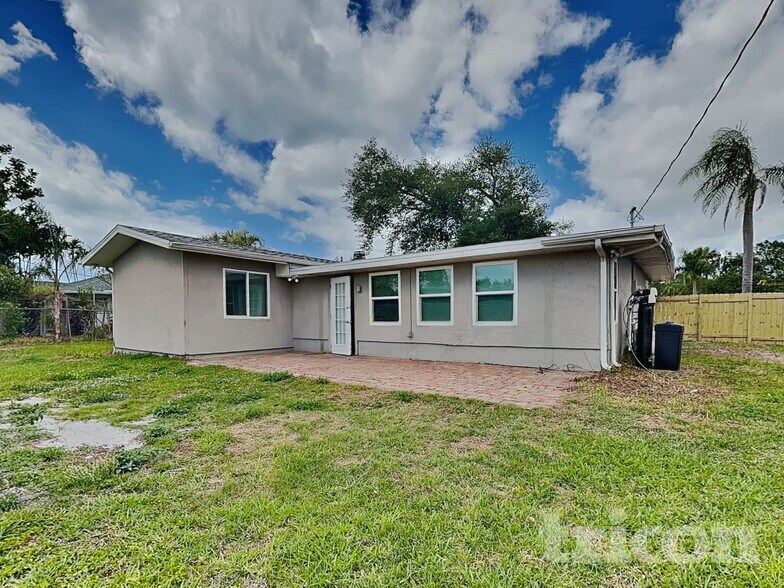 Building Photo - 320 Rigel Rd