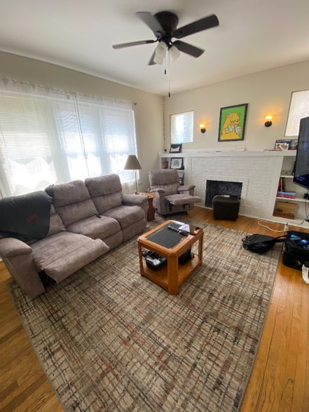 Building Photo - 2106 W Thomas St