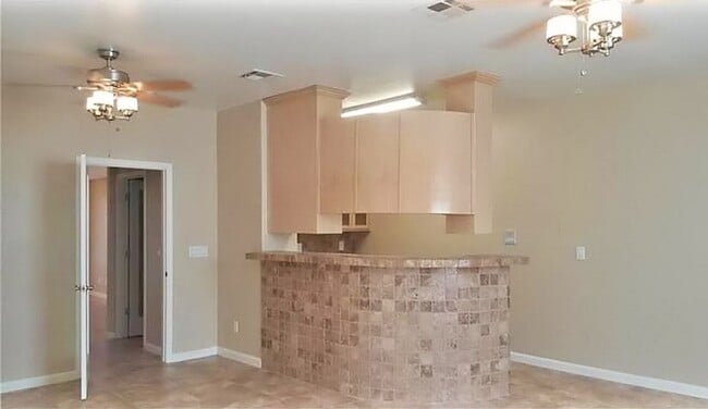 Building Photo - Gorgeous Home
