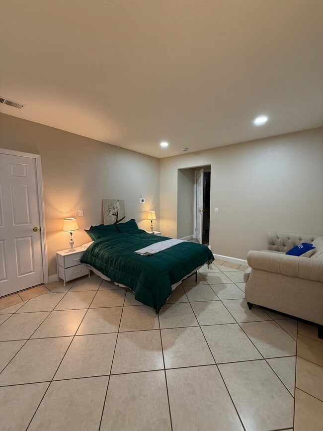 Building Photo - 3334 Dias Dr