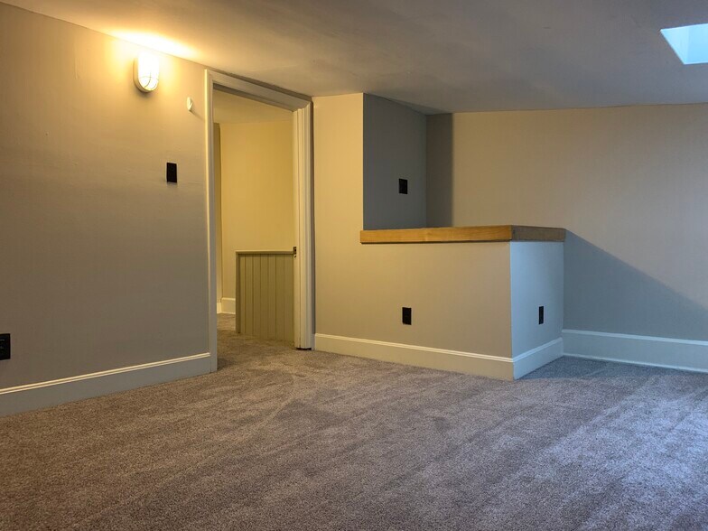 Building Photo - 114 Parker St