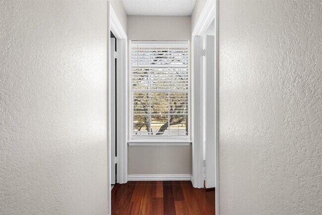 Building Photo - 8303 Wexford Dr