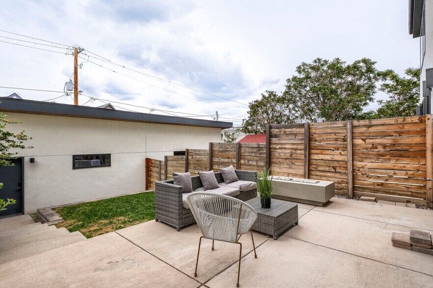 Building Photo - 3526 Mariposa St