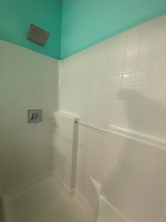 Building Photo - Charming 2-Bed / 2.5-Bath Townhouse in the...