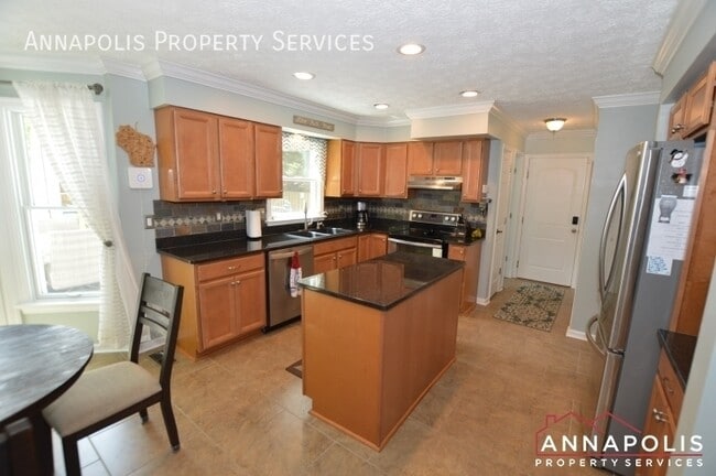 Building Photo - 555 Brightview Dr