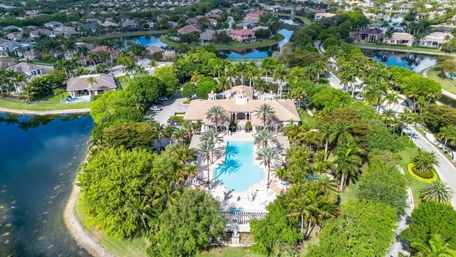Building Photo - 10771 Versailles Blvd