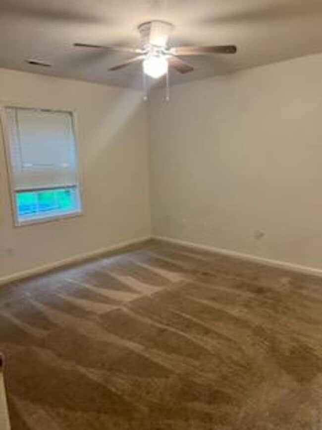 Building Photo - Comfort & Privacy!