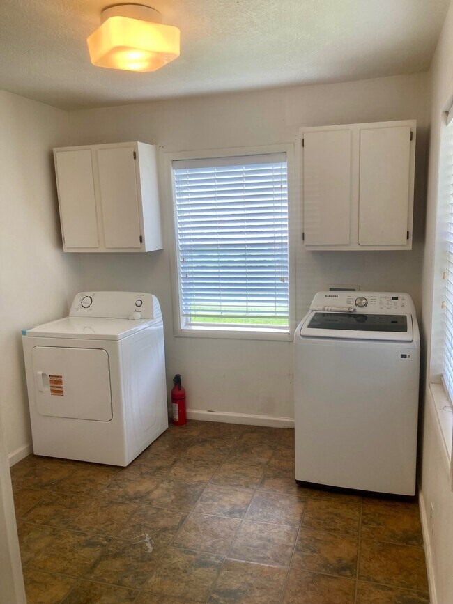 Building Photo - 6927 Avenue O